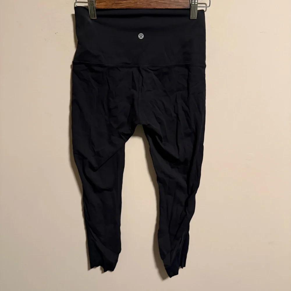 Lululemon Wunder Under Crop High-Rise *Roll Down Scallop Full-On Luxtreme 23